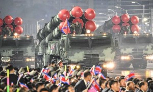 阅兵式上，朝鲜“最强核战略武器系统”亮相